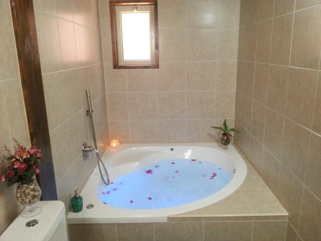 Dead Sea Dawn Villa Neot HaKikar Oda fotoğraf